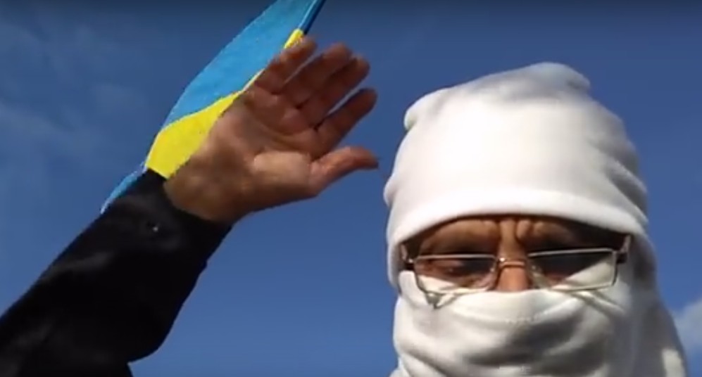 На одном из донецких терриконов подняли украинский флаг