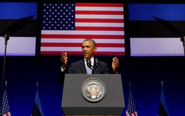 Президент США Обама подписал закон в поддержку Украины