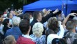 В Мариуполе люди дрались за зонты Партии Регионов