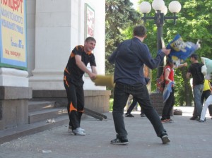 Бой подушками в Мариуполе