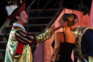 Дама-неведимка. в Мариуполе