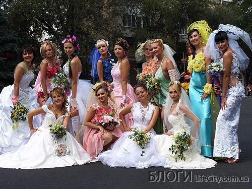 Парад невест в Мариуполе.