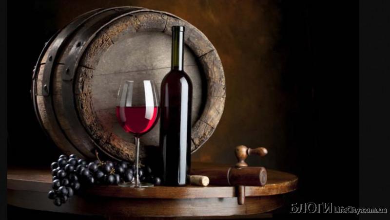 В чём преимущества выдержки вина в бочке?