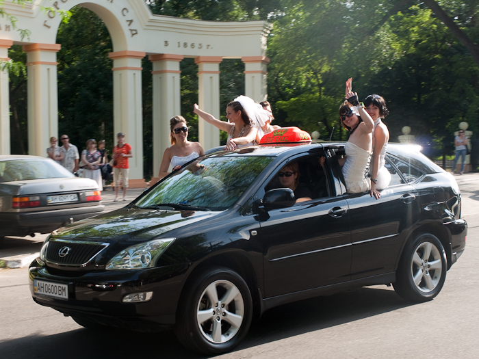 Фотогалерея события Парад невест 2010 в Мариуполе, Мариуполь