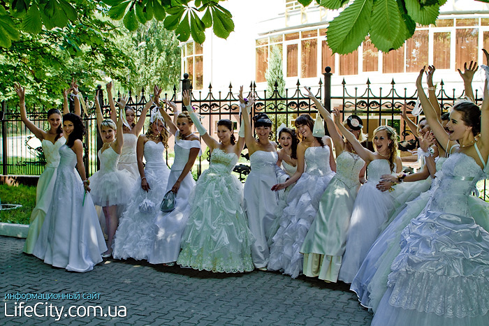 Фотогалерея события Парад невест 2010 в Мариуполе, Мариуполь