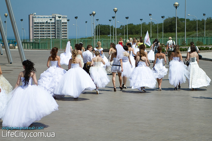 Фотогалерея события Парад невест 2010 в Мариуполе, Мариуполь