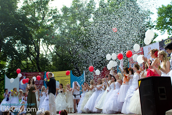 Фотогалерея события Парад невест 2010 в Мариуполе, Мариуполь