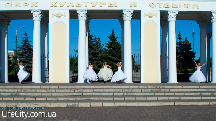 Фотогалерея события Парад невест 2010 в Мариуполе, Мариуполь