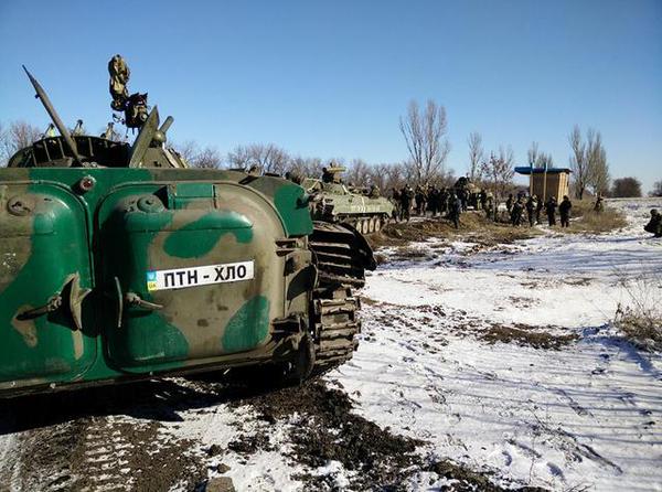 Порошенко сообщил о выходе украинских войск из Дебальцево