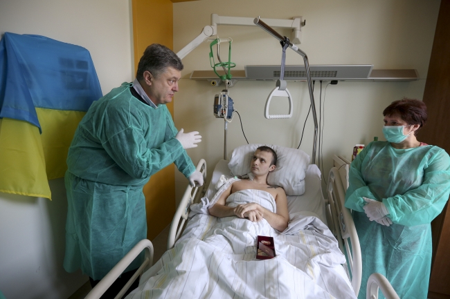 Петр Порошенко договорился с министром обороны Германии о помощи в лечении украинских военных
