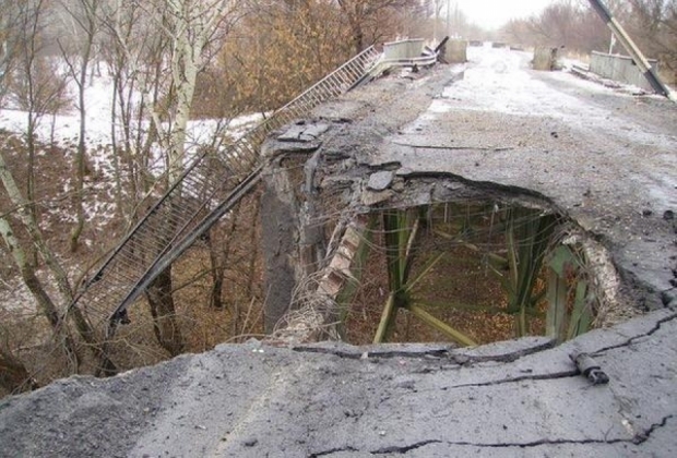 Мост через Северский Донец в Станице Луганской полностью разрушен