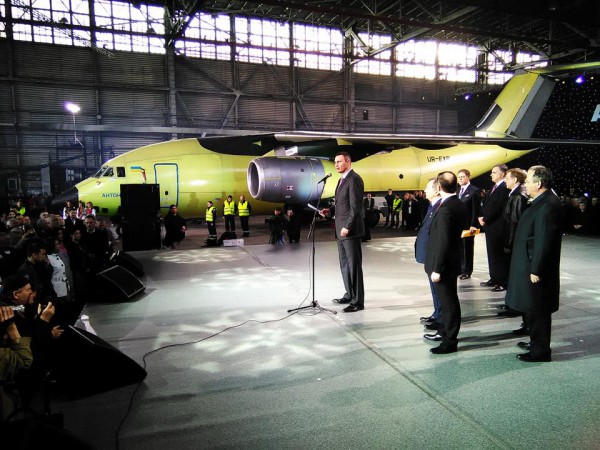 В небо впервые поднялся украинский самолет Ан-178 