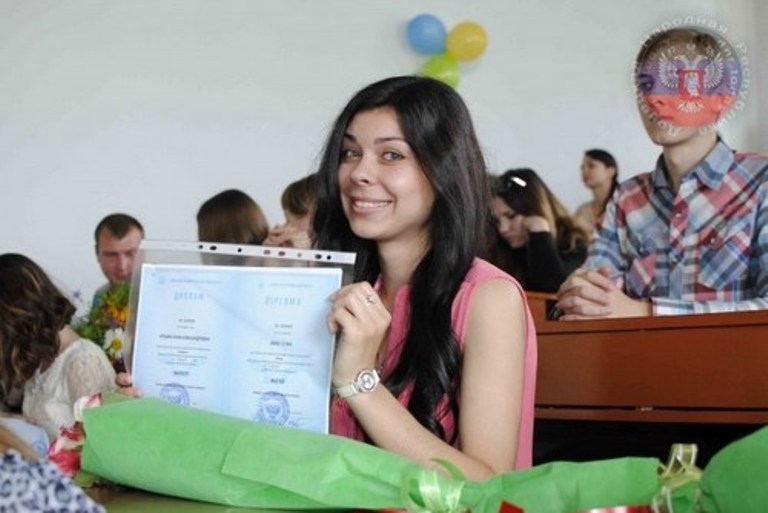 В вузах ДНР выпускникам начали выдавать дипломы