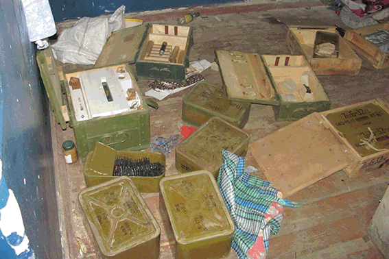 В Луганской области сотрудники милиции обнаружили склад с оружием и боеприпасами