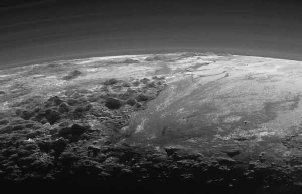 NASA показало замороженный Плутон вблизи