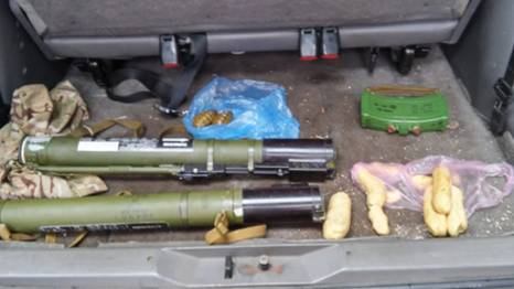 В Мариуполе СБУ обнаружила в машине противотанковые гранатометы и 2,5 кг пластида