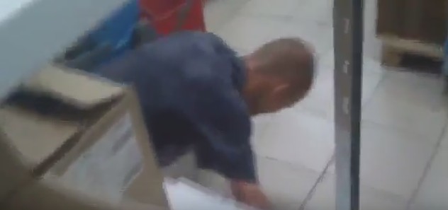В российском городке Копейск охранники издевались над мужчиной на камеру. Видео