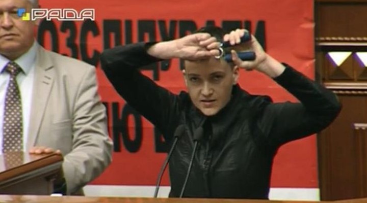 Сегодня в парламенте Савченко сравнила Украину с гранатой