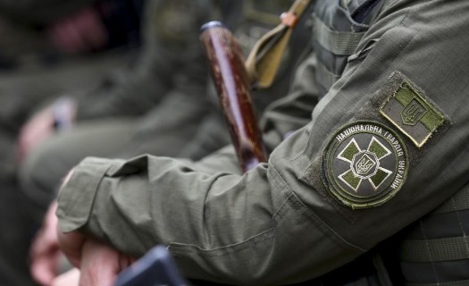 Одесские гвардейцы на блокпосту возле Мариуполя задержали двух нарушителей
