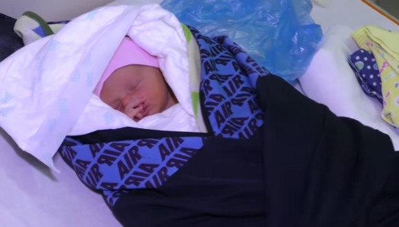 Возле роддома в Мариуполе дворник нашел брошенного младенца