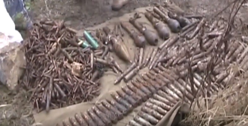 Недалеко от Зайцевого обнаружен схрон с внушающим арсеналом боеприпасов (ВИДЕО)