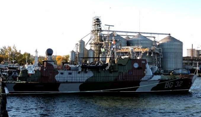 В Азовское море направили дополнительный корабль