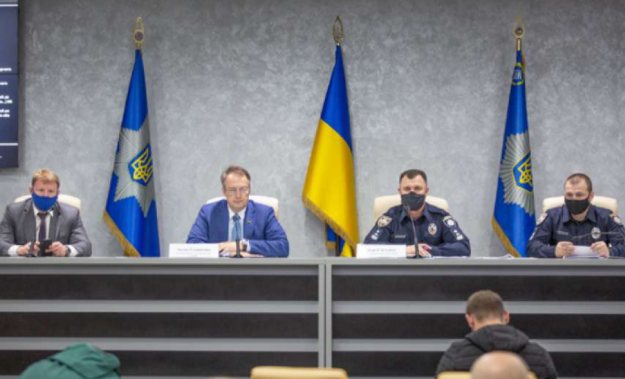  Геращенко: Полиция защищает интересы избирателей