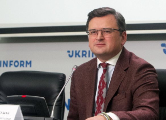 Кулеба: Макрон не задевал вопрос внеблоковости Украины