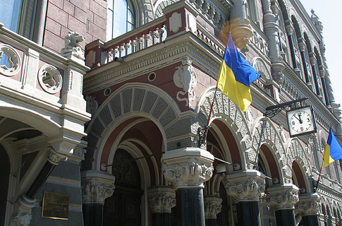 Удастся ли Нацбанку Украины сбить валютный ажиотаж интервенциями