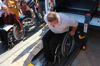 В Донецке открыли первую в Украине службу такси для инвалидов