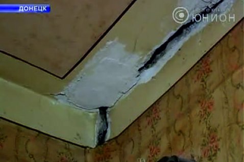 В Донецке рушится дом