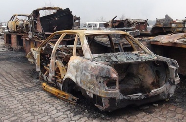 В Мариуполе сгорели сразу 10 автомобилей 
