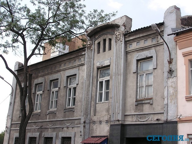 В центре Донецка ради нового торгового центра снесли два исторических здания