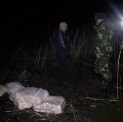 Житель Макеевки пытался перетащить через границу 130 кг сала