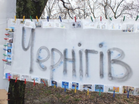 В Чернигове снесли Евромайдан, а возмущенный протестующий пытался себя поджечь