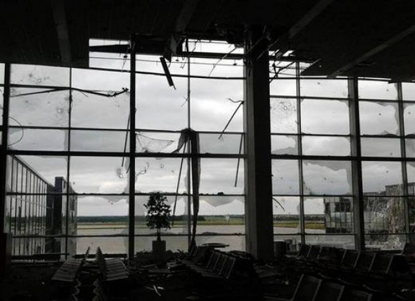 Донецкий аэропорт напоминает сцены апокалипсиса, фото