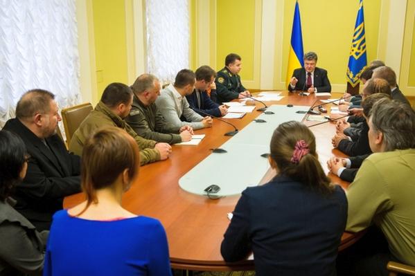 Порошенко: именно благодаря волонтёрам в Украине появилась армия и оборона