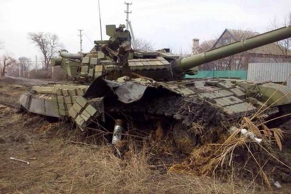 Под Мариуполем уничтожен танк, есть погибшие