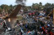 В Индонезии военный самолет упал на жилые дома, около ста погибших