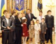 Президент Украины вручил награды детям за героизм.
